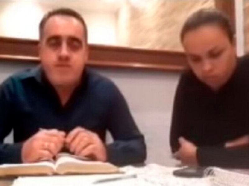 Pastor evangélico agredió a su esposa sin saber que estaba en vivo