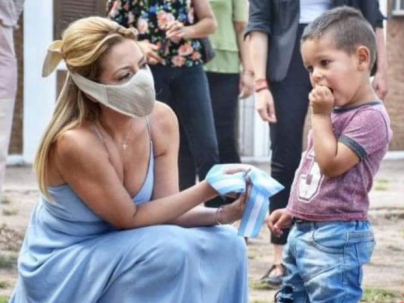 Fabiola Yañez generó polémica por su visita a Chaco con vestido de fiesta