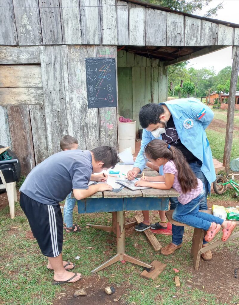 Tiene autismo, creó un sistema de pedagogía de emergencia y lo multipremiaron