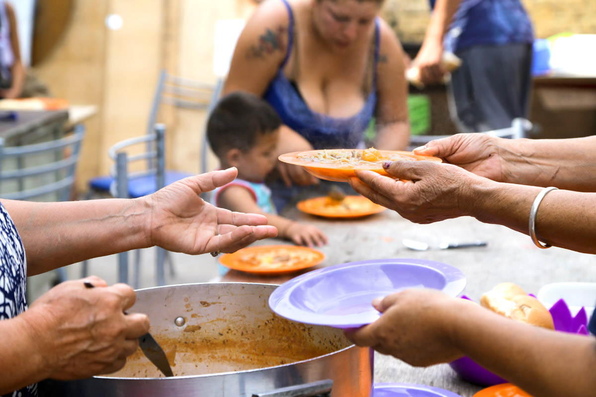 Pobreza: ni con dos salarios mínimos alcanzan a cubrir la Canasta Básica