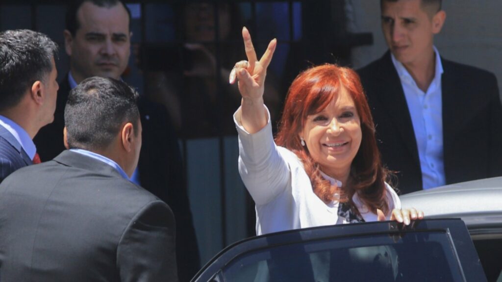 Cristina Kirchner twitteó tres veces más sobre su situación judicial que sobre la pandemia