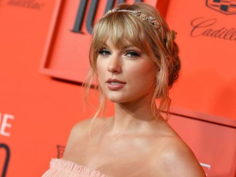 Cómo es el vestido que Taylor Swift usó en su primer video de Tiktok y se agotó al instante