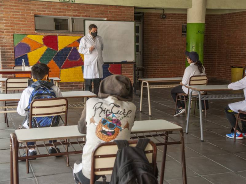 Los docentes deberán volver a las aulas el 7 de febrero