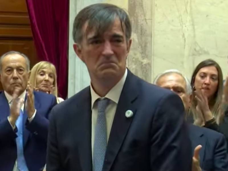 Esteban Bullrich deja el Senado