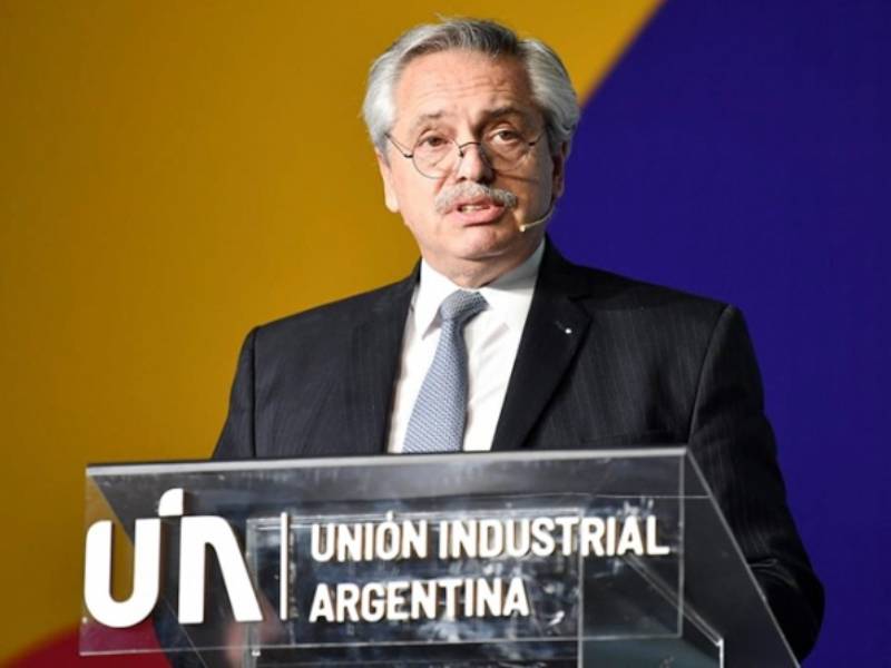 Alberto Fernández dijo que su gobierno negocia "a paso seguro y con el pulso firme" con el FMI