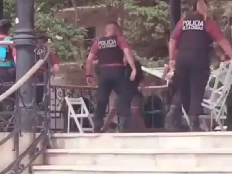 Policía