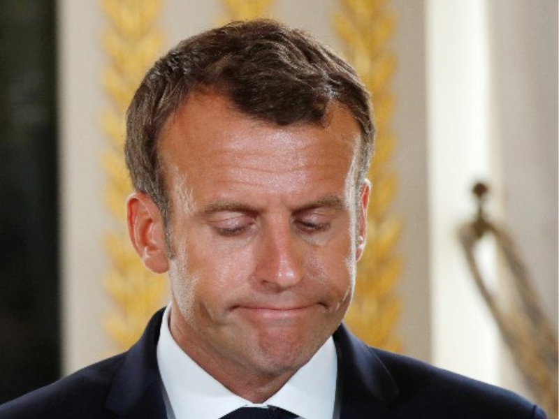 Macron censura