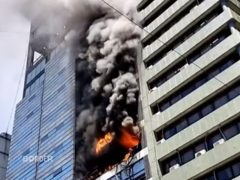 AHORA | Explosión e incendio en un edificio aledaño al Ministerio de Trabajo
